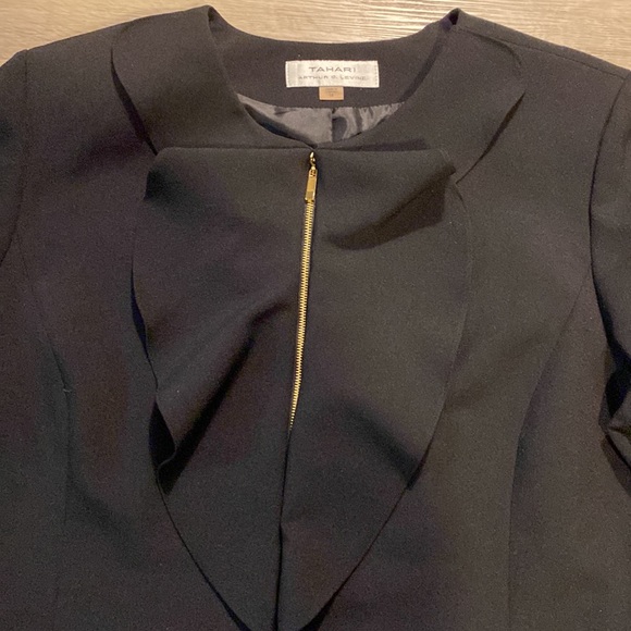 TAHARI Arthur S. Levine  you omens black ruffle gold zipper blazer size 18 - Picture 6 of 9